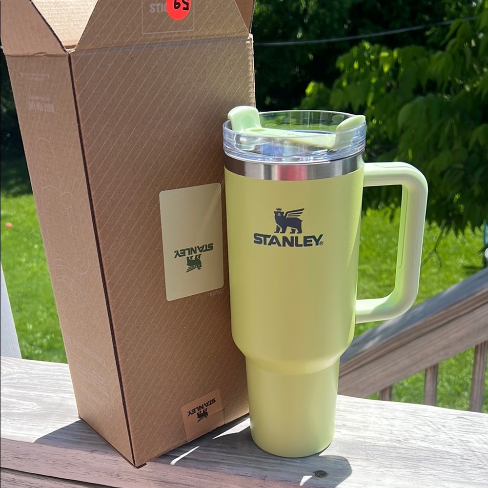 Stanley Pomelo Green 40 oz with Handle